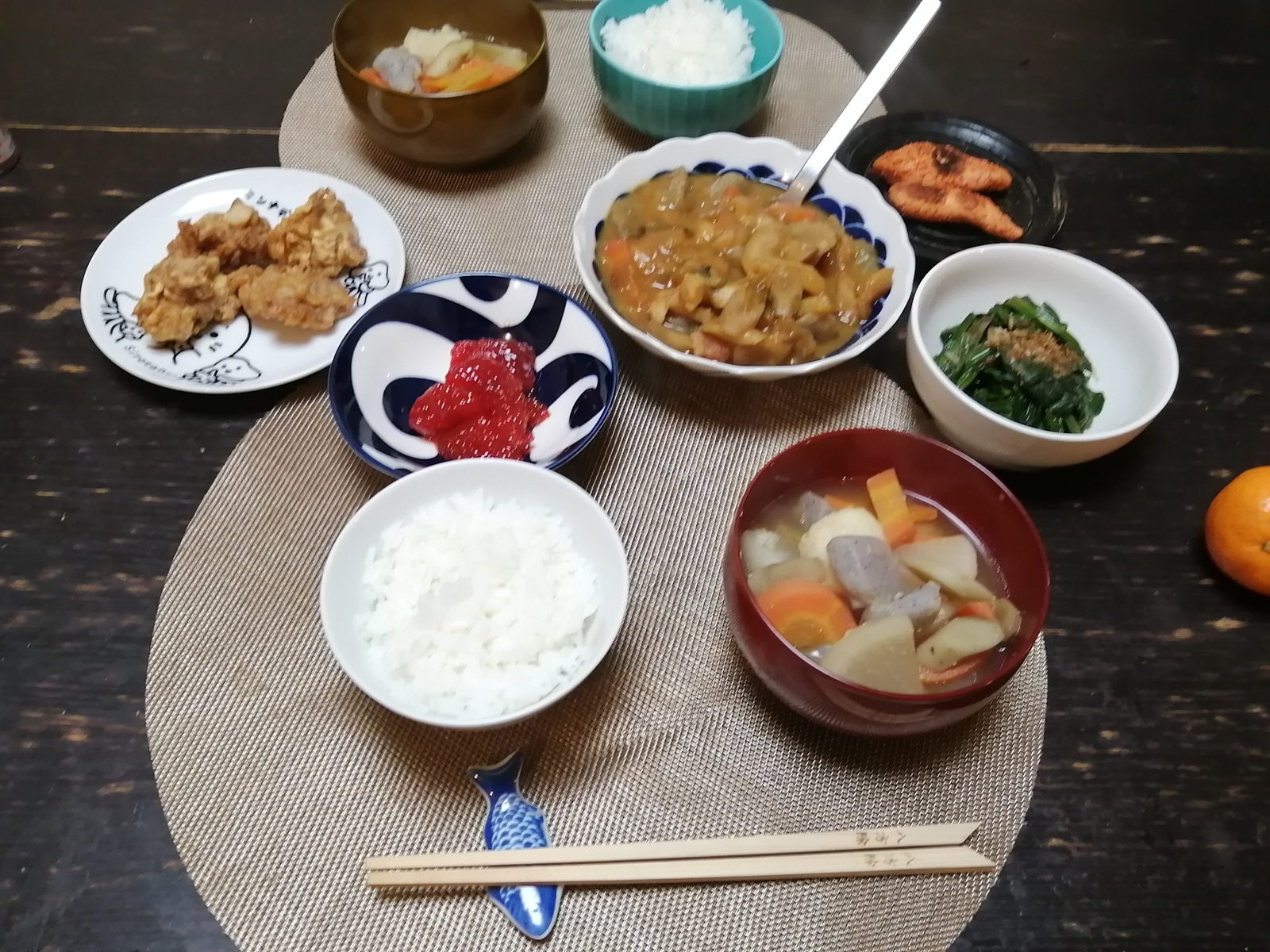 ���M���M