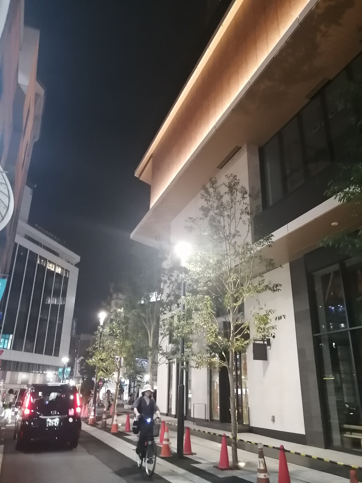 �X�H�����A���悢��A�������ꂿ����āc